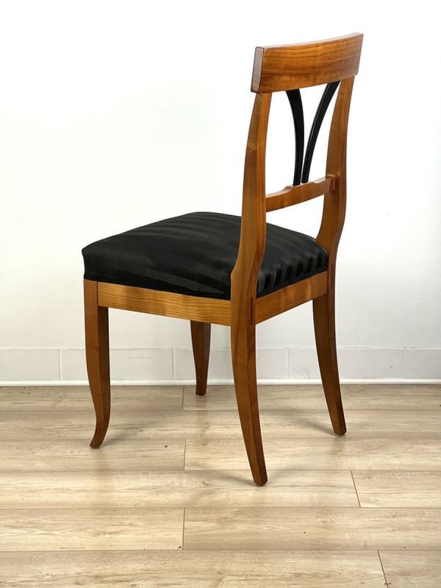 7-unikatowe-krzeslo-styl-biedermeier-drewno-czeresniowe-dwie-czarne-lezki-polysk