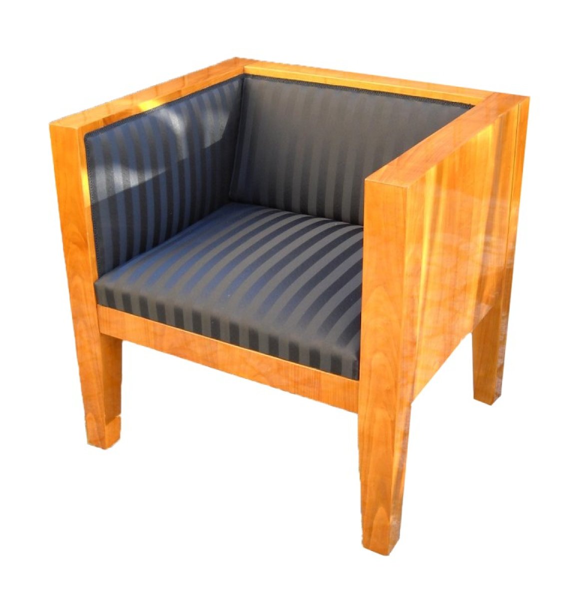 nowoczesny-fotel-kubistyczny-elegancki-wykonanie