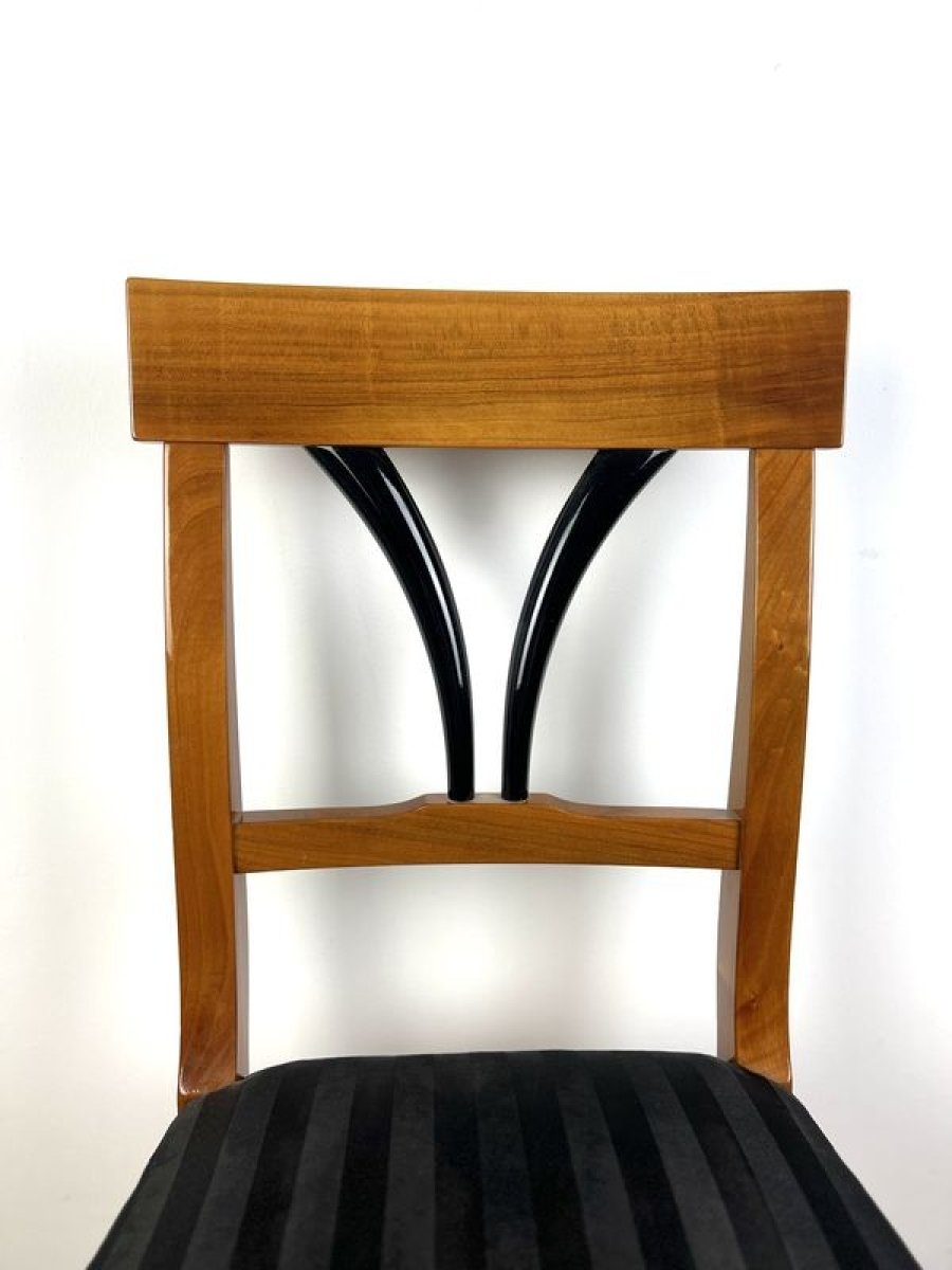 4-antyczne-krzeslo-biedermeier-polysk-drewno-czeresniowe-dwie-czarne-lezki-oparcie
